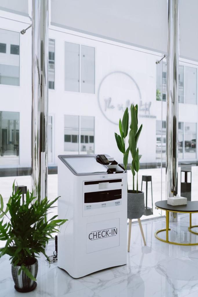 Thewhitehotel BY Charoensri - SHA Extra Plus photo 4