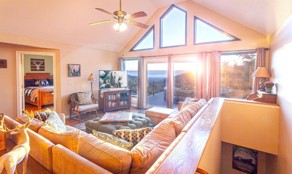 Family Friendly Massanutten Home with Beautiful Mountain Views! photo 2