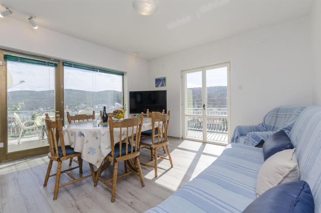 Apartments Bilo photo 1