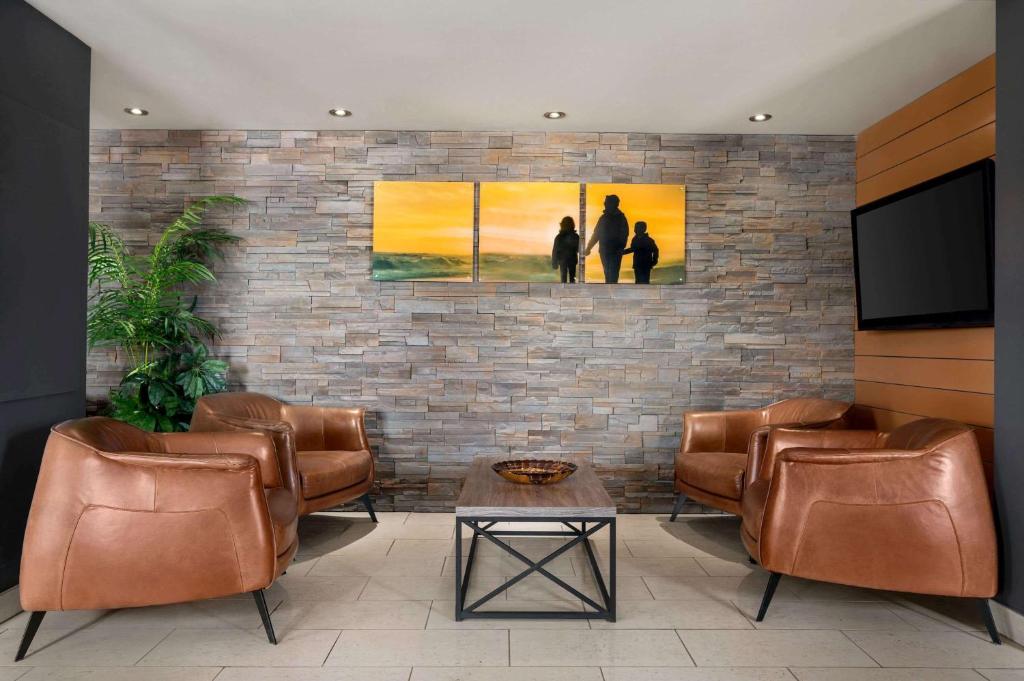 Days Inn by Wyndham Fredericton photo 3