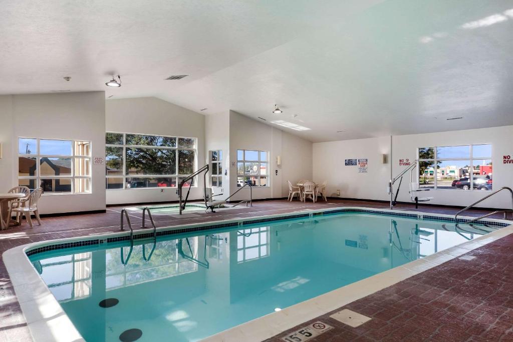 Quality Inn Lincoln Cornhusker image