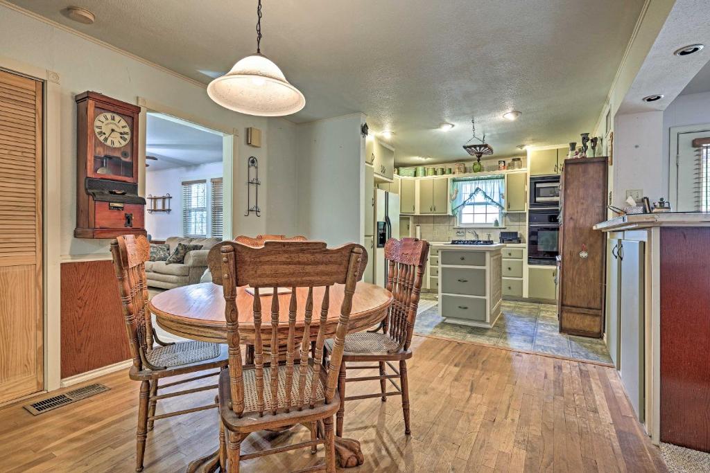 Llano Home with Yard Walk to Restaurants! photo 1