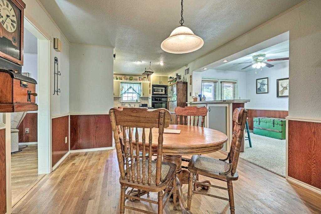 Llano Home with Yard Walk to Restaurants! photo 2