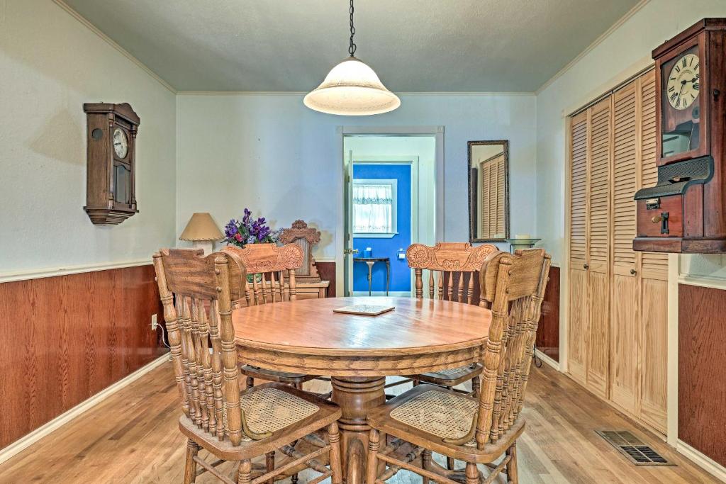 Llano Home with Yard Walk to Restaurants! photo 4