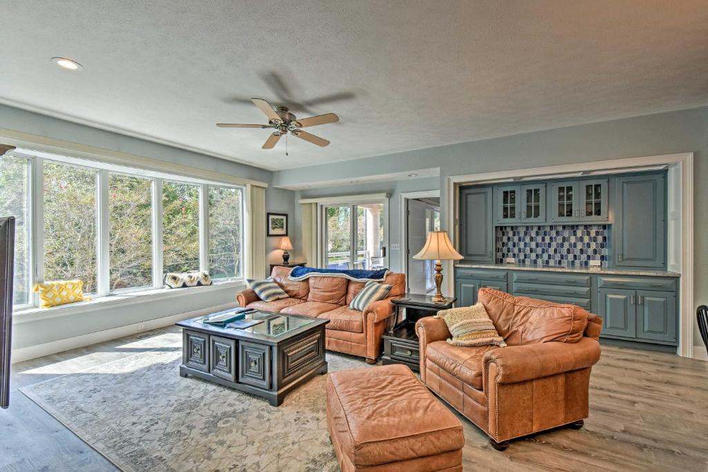 Lake Keowee Condo with Balcony, Community Perks