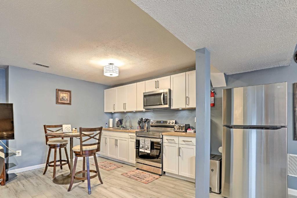 Lower-Level Woodbridge Apt with Patio - 32 Mi to DC! photo 3