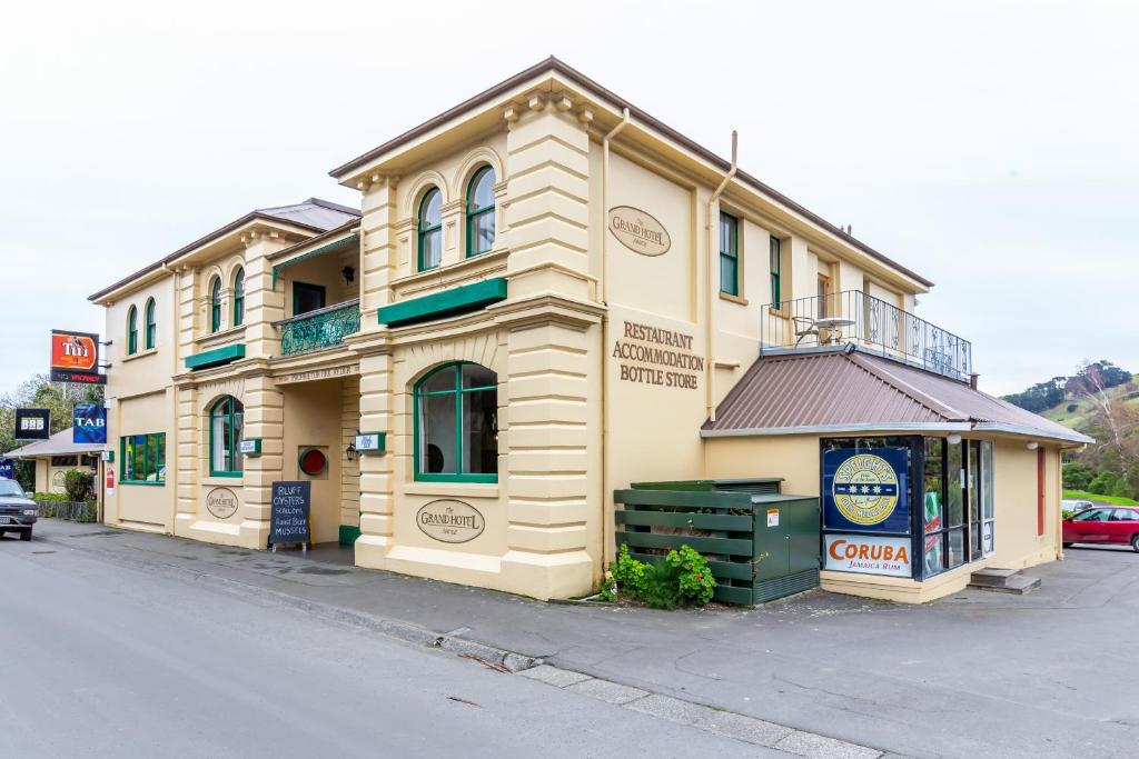 The Grand Hotel & Bar - Akaroa Room Type - Family Room with Bathroom