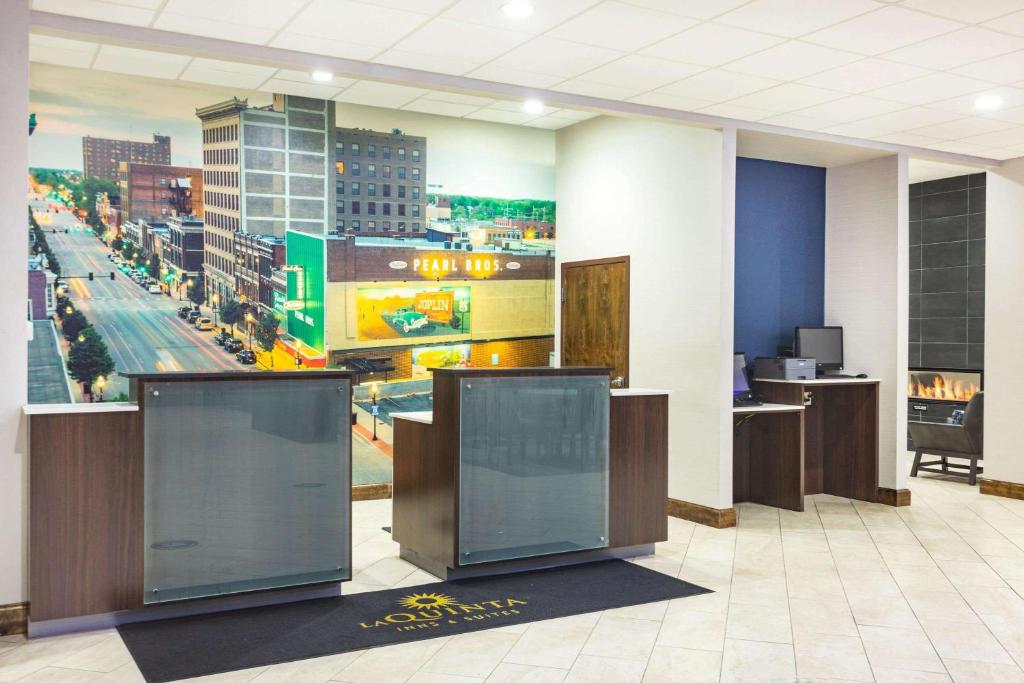 La Quinta by Wyndham Joplin photo 3