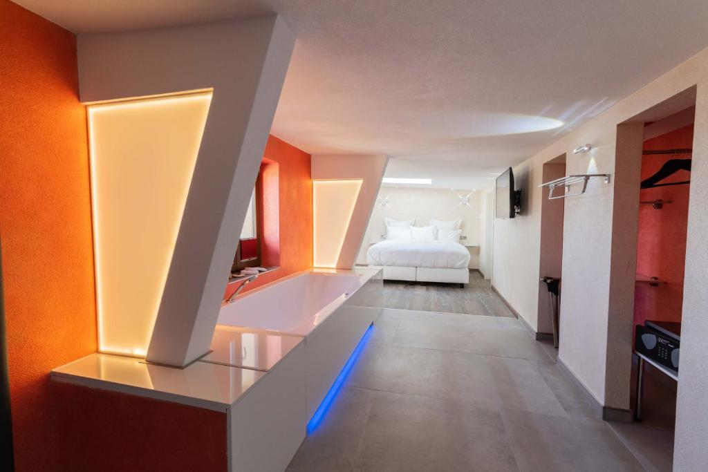Liebknecht 13 Room Type - Deluxe King Suite