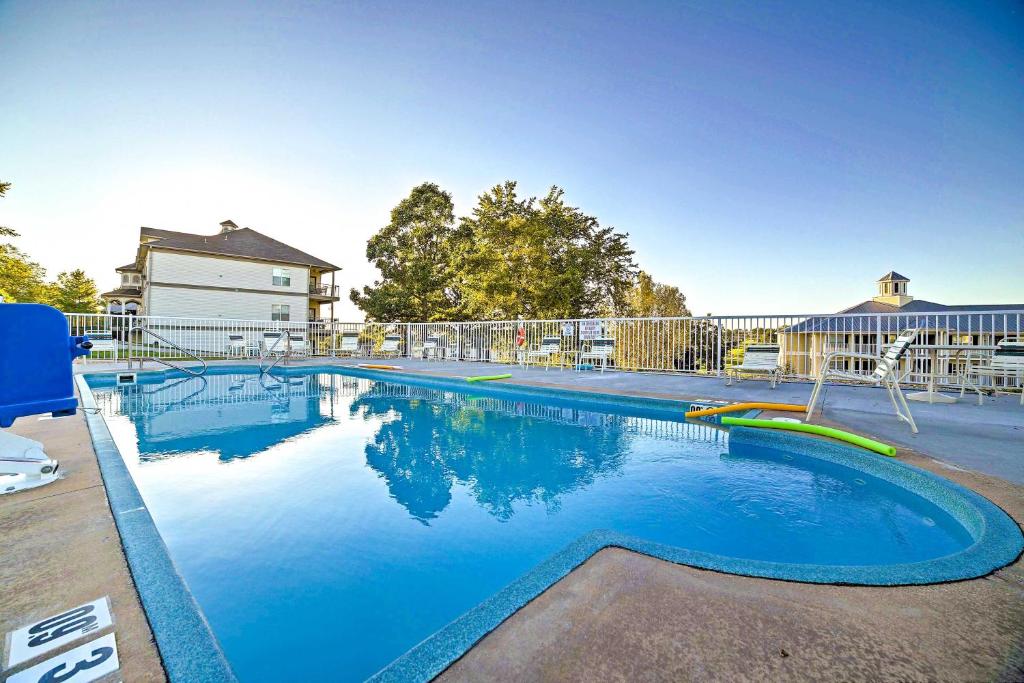 Branson Retreat with Community Pool and Hot Tub!