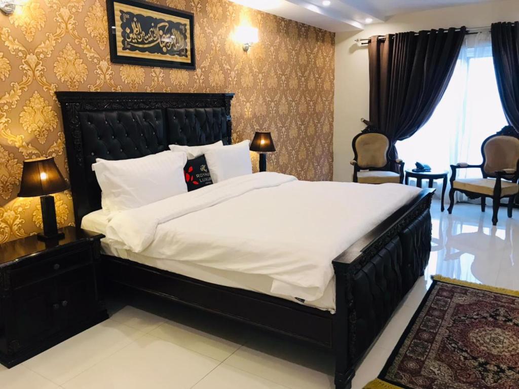 Royaute Luxury Hotel Sialkot photo 2