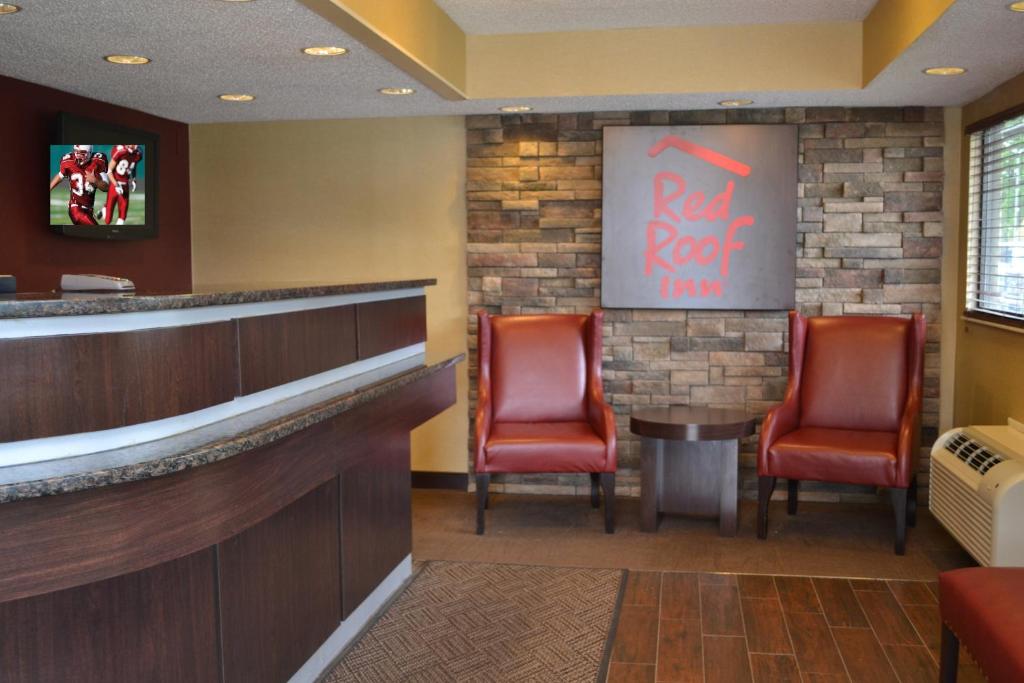 Red Roof Inn Elkhart photo 2