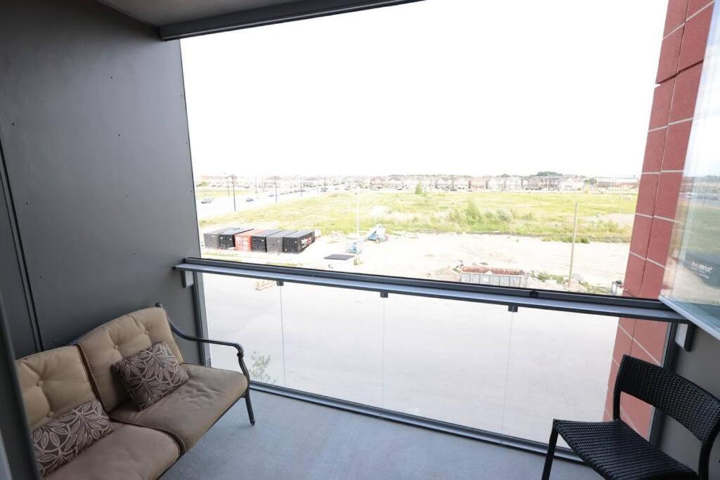 Luxurious Condo Apartement 1BR-1BA-1Office free parking photo 3