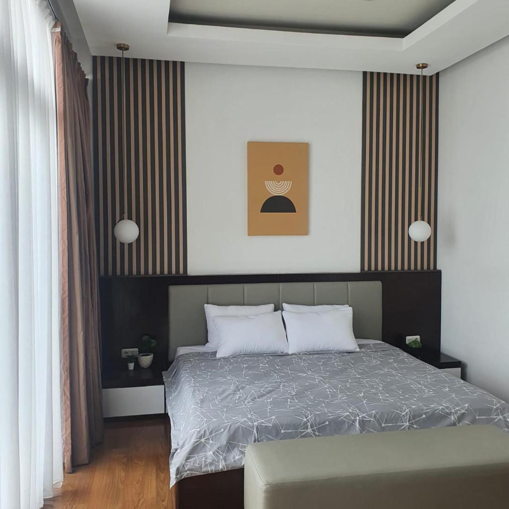Cottonwood 4BR Villa Sutami with Pool Netflix BBQ, Bandung
