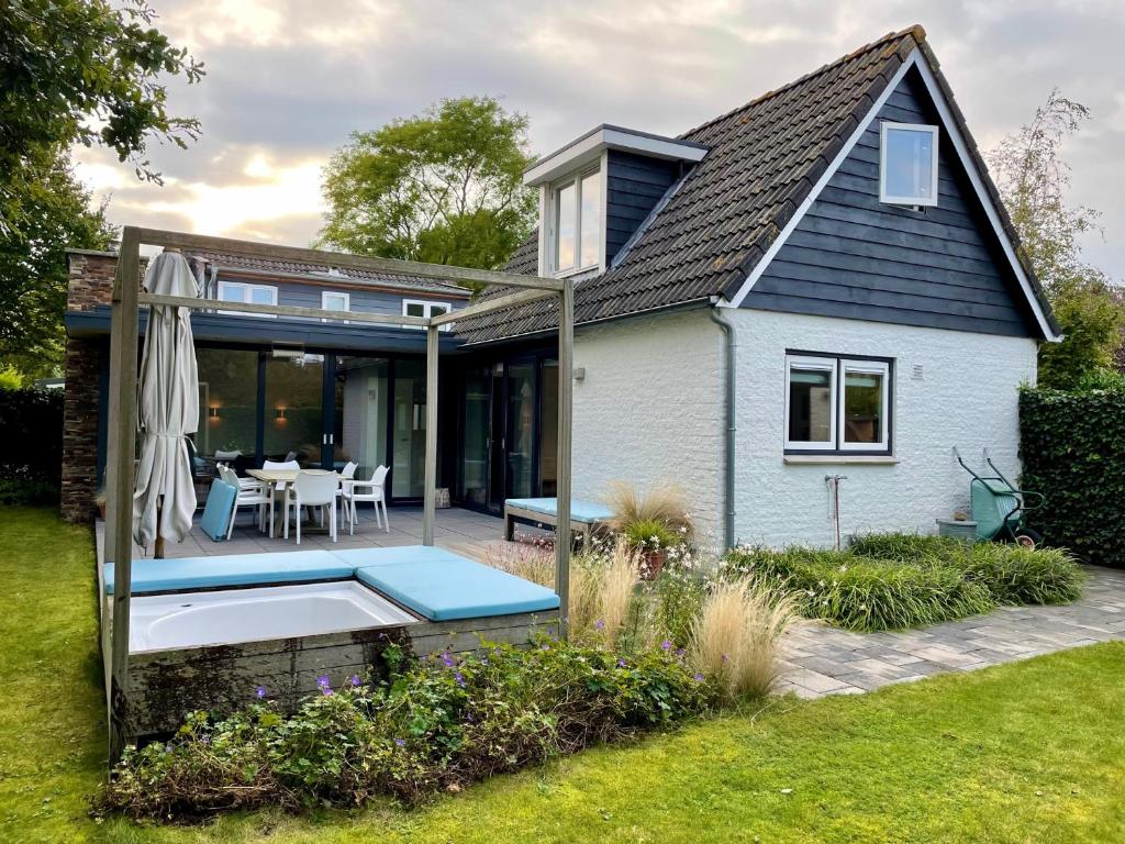 Heerlijk vrijstaand huis aan de duinen photo 1