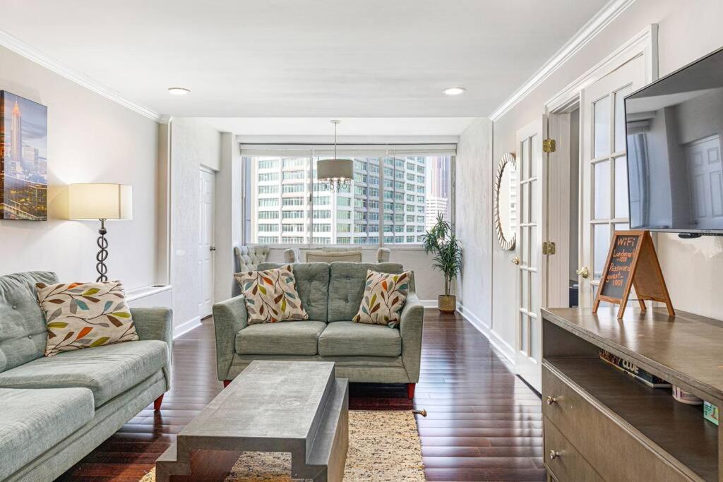 1001 Free Parking, 2 Bd, Modern DTW, Great Wifi image