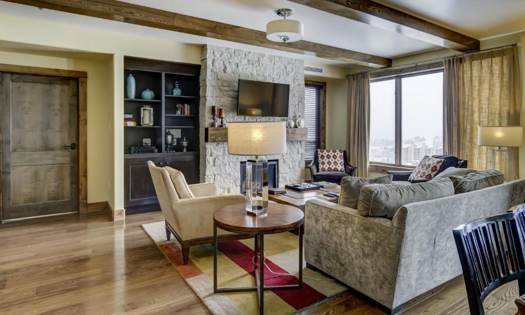 Edgemont 2401 - Luxury Ski-in Ski-out Condo image