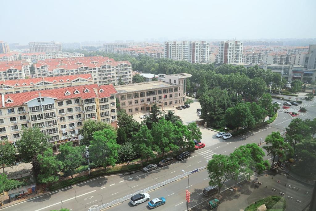 Двухместный (Premium King Room with Lounge Access and City View), Holiday Inn Qingdao Parkview