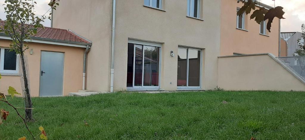 villa neuve ds les monts du lyonnais photo 1