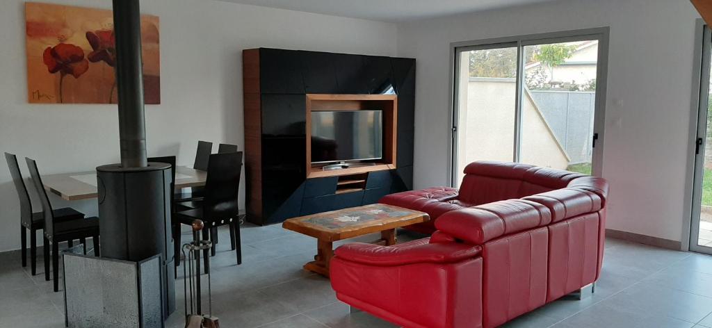 villa neuve ds les monts du lyonnais photo 2