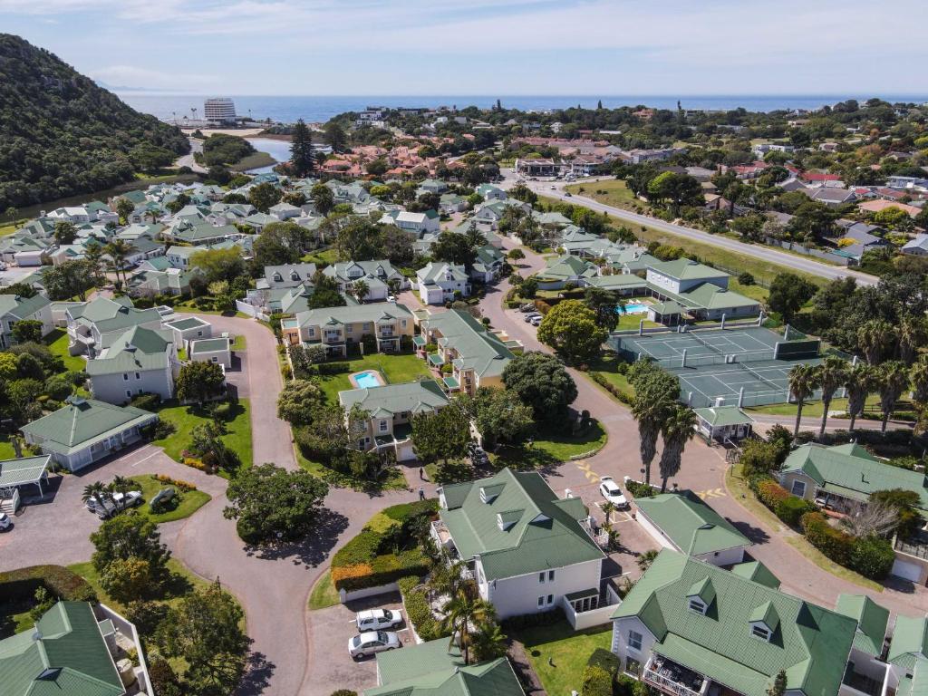 Plettenberg Bay Unit 7 River Club Mews Apartment - Tap to explore photos