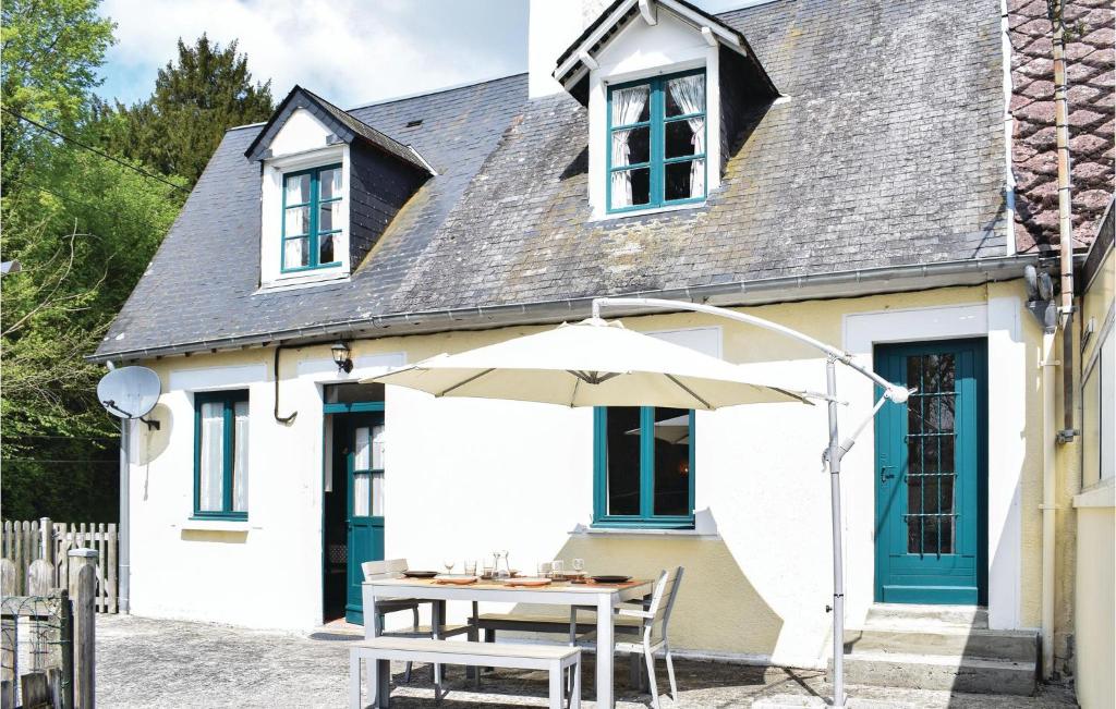 Nice Home In Pont Douilly With 3 Bedrooms