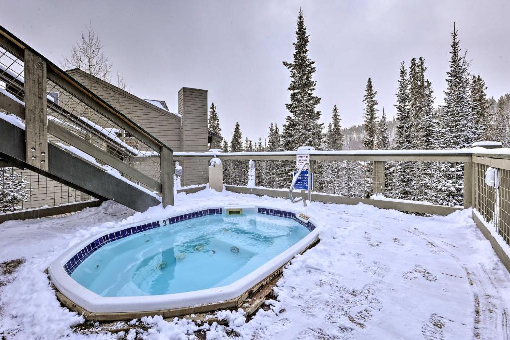 Silverthorne Condo with Hot Tub and Trailhead Access!
