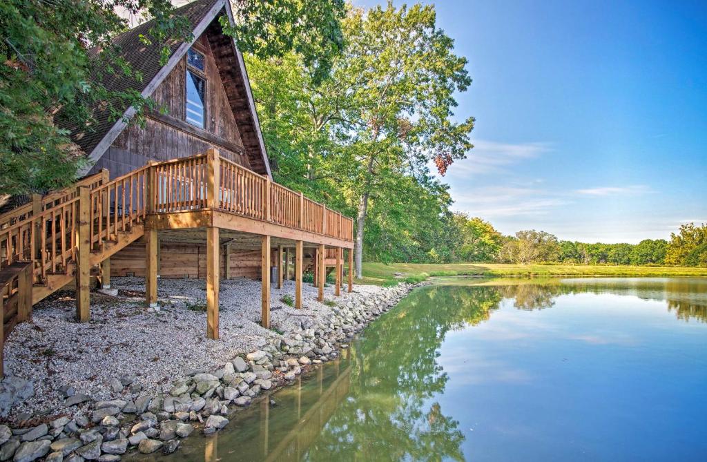 Lakefront A-Frame Cabin with Community Perks photo 1