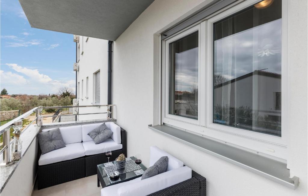 Stunning Apartment In Peroj With 1 Bedrooms And Wifi