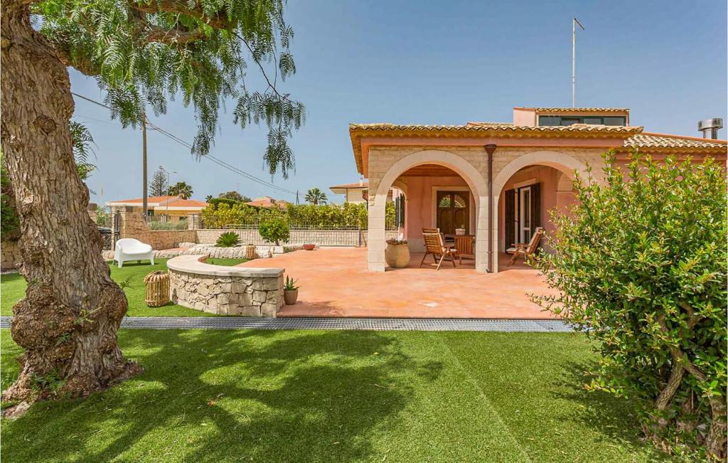 Stunning Home In Marina Di Modica With 3 Bedrooms And Wifi