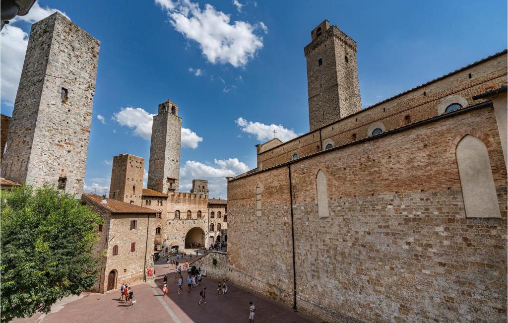 Awesome Apartment In San Gimignano With 2 Bedrooms And Wifi