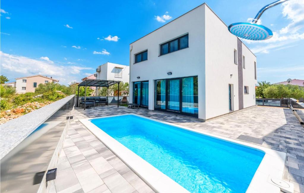 Awesome Home In Srima With 4 Bedrooms, Wifi And Outdoor Swimming Pool