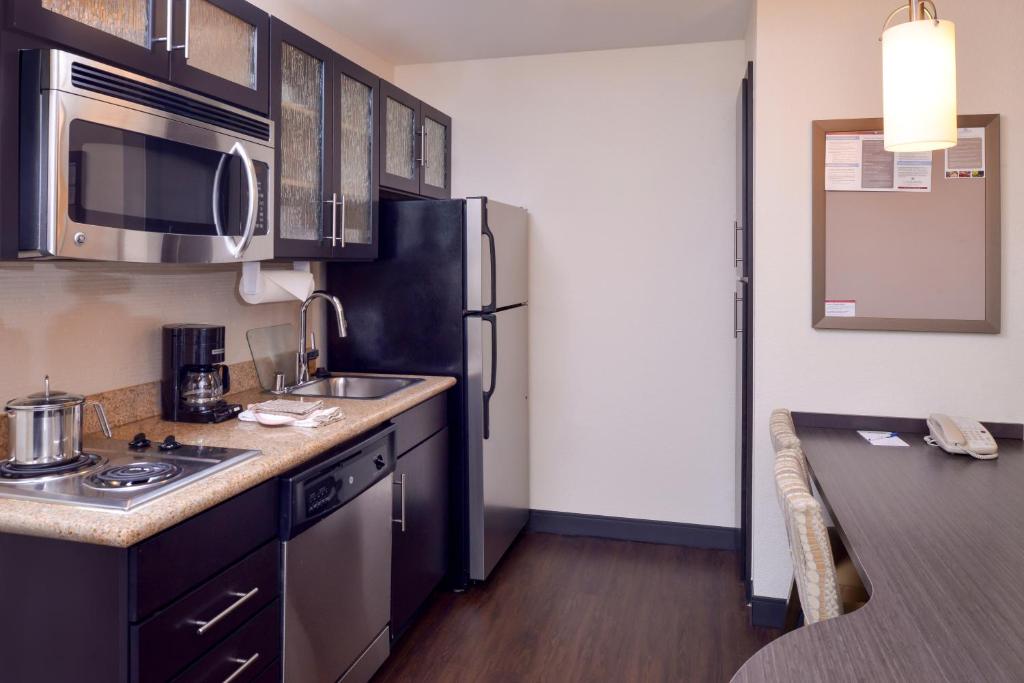 Candlewood Suites - Plano North, an IHG Hotel photo 4