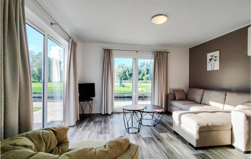 Beautiful Home In Giethoorn With 2 Bedrooms And Wifi photo 2