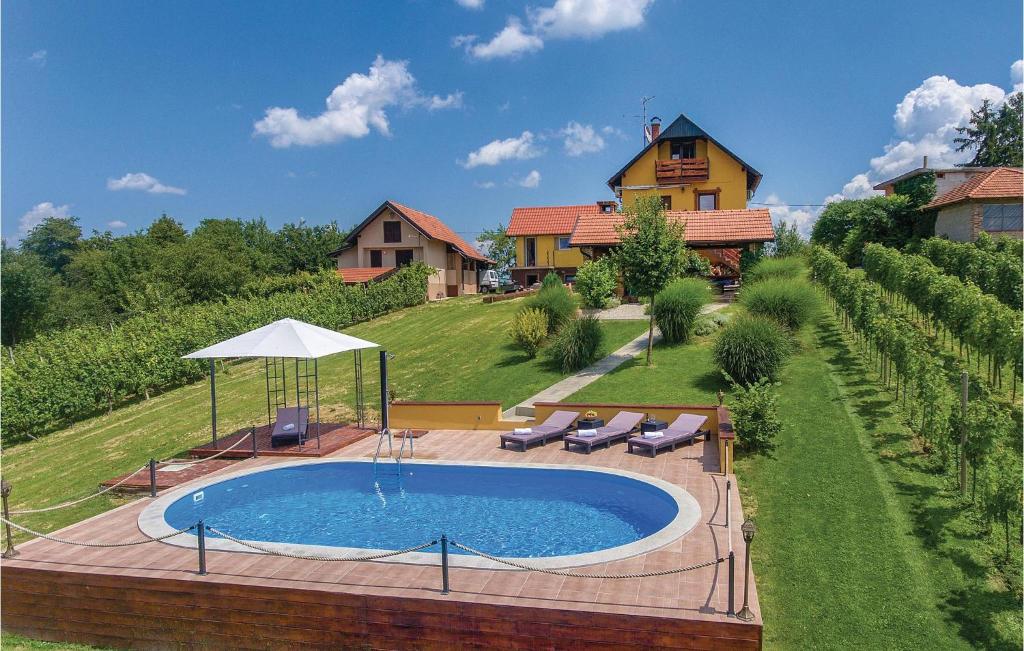 Amazing Home In Varazdinske Toplice With 3 Bedrooms, Outdoor Swimming Pool And Sauna
