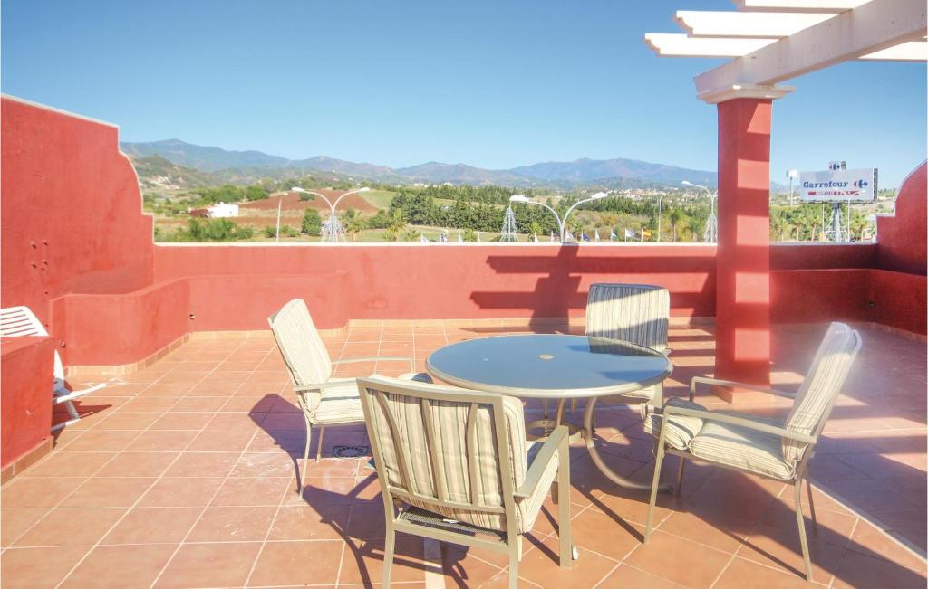 Stunning Apartment In Estepona With 2 Bedrooms And Wifi photo 3