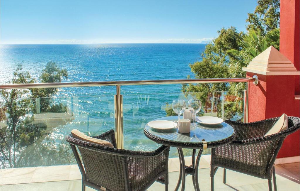 Stunning Apartment In Estepona With 2 Bedrooms And Wifi photo 4