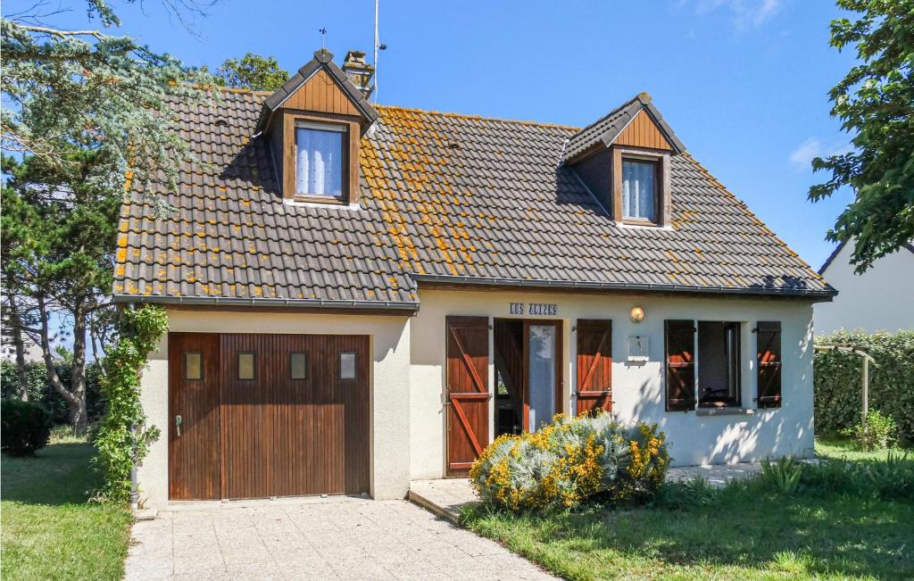 Amazing Home In Pirou-plage With 4 Bedrooms And Wifi