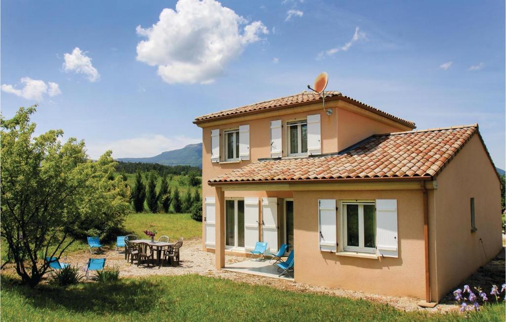 Stunning Home In Saint Roman With 4 Bedrooms And Wifi