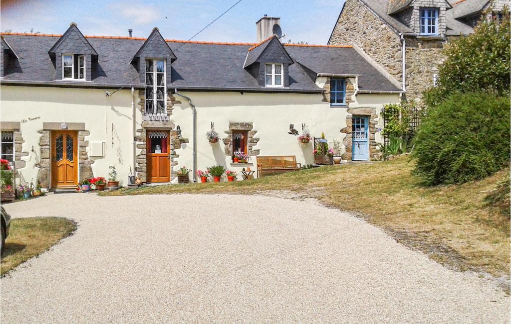 Stunning Home In Beganne With 1 Bedrooms And Wifi