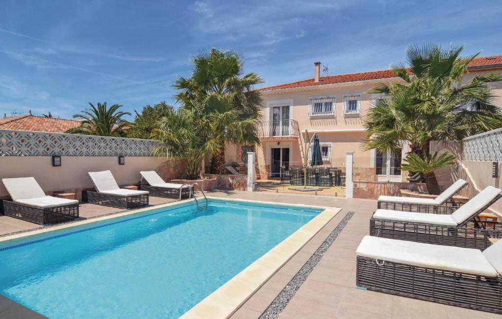 Stunning Home In Le Grau Dagde With 4 Bedrooms, Outdoor Swimming Pool And Swimming Pool