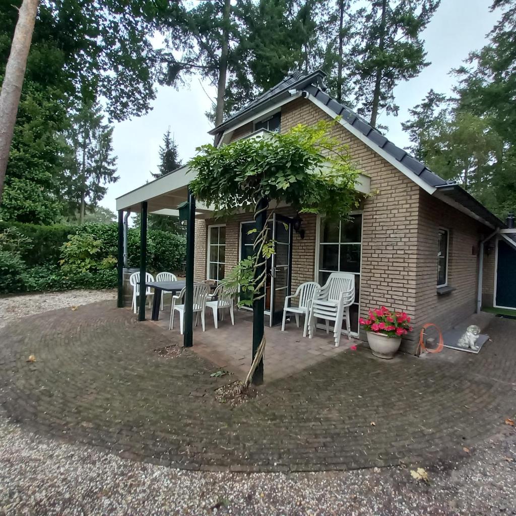 Bungalow met privé jacuzzie photo 3