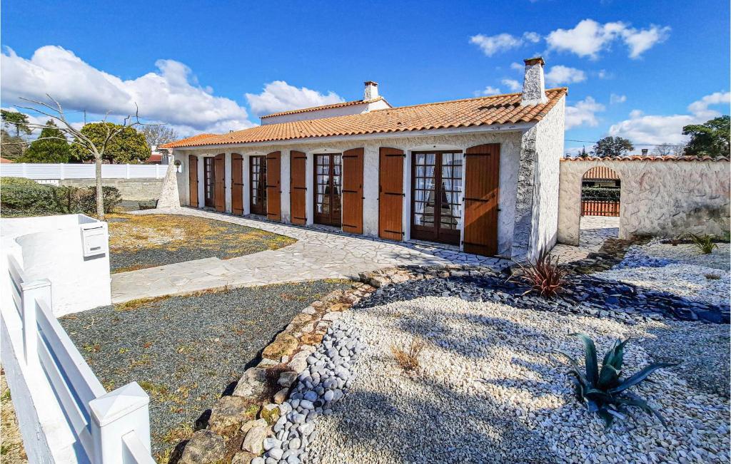 Beautiful Home In Longeville-sur-mer With 3 Bedrooms