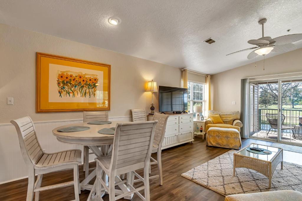 Golden Getaway condo photo 4