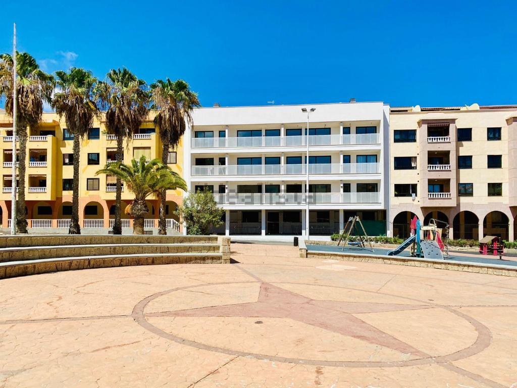 New 140m2 loft-style flat at town heart, 3 beaches close CASA LEON