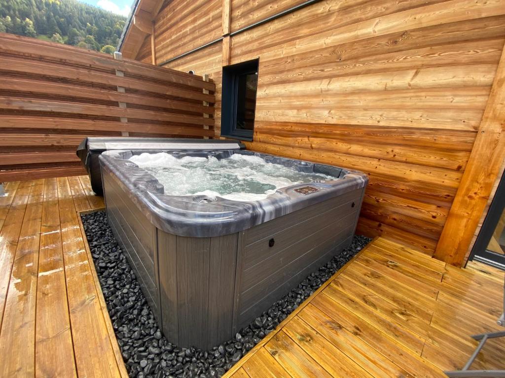 Les Chalets Perce Neige & Jacuzzi privatif, proximité Gerardmer & La Bresse photo 4