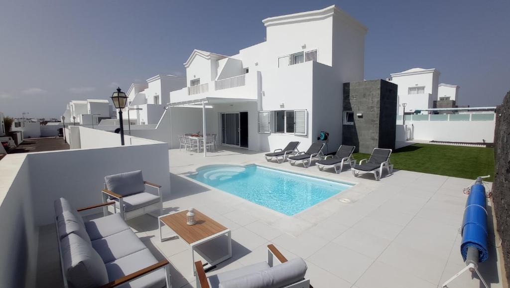 VILLA TRAFALGAR, magnífica casa en la costa ideal para familias que buscan tranquilidad