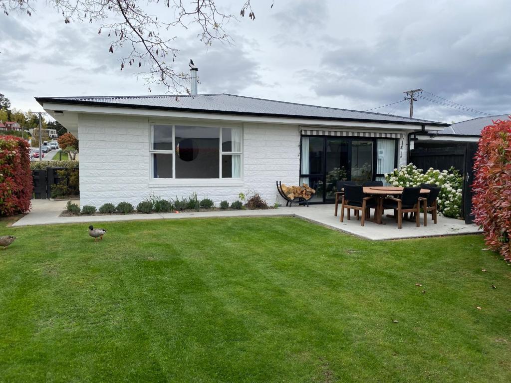 1 - Delightfully fresh, private home close to town photo 2
