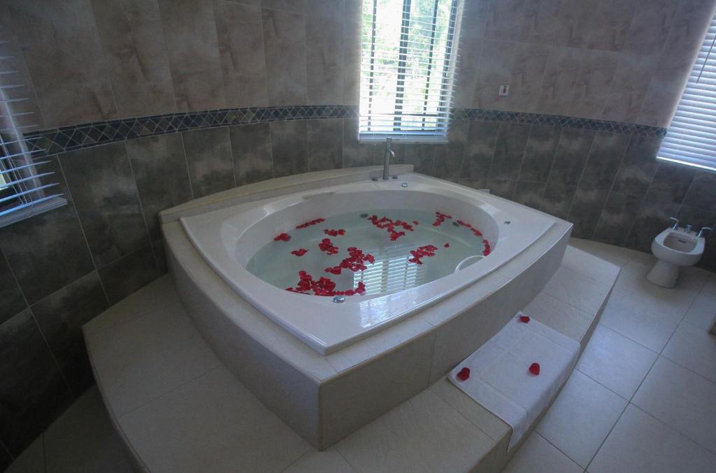 Luxury 10 Bedroom Villa-Millbrooks photo 4