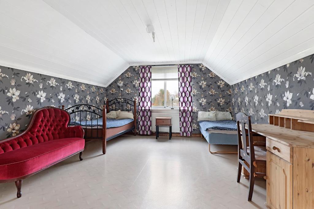 Large spacious 4BR house perfect for workers near wind farms photo 4